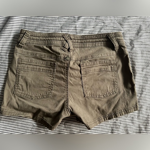 Prana shorts 3” length - Picture 3 of 3